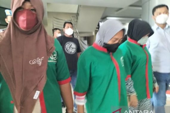 3 Mak-Mak Ini Tak Berkutik Saat Ditangkap Polisi, Aksi Mereka Bikin Bergeleng - JPNN.COM