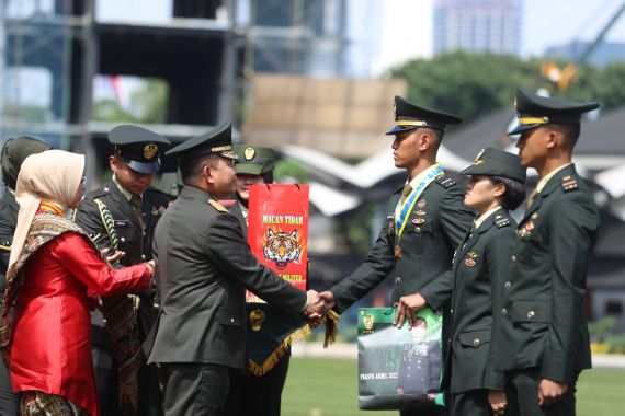 Jenderal Dudung Menunjukkan Empati, Orang Tua Paja TNI AD Akmil 2022 Sangat Gembira  - JPNN.COM