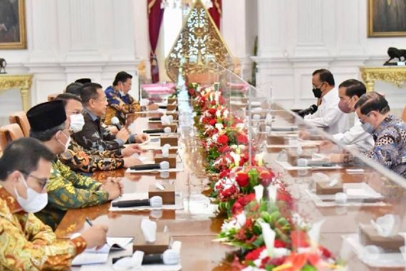 Pimpinan MPR dan Presiden Jokowi Duduk Berhadapan Bahas Agenda Penting - JPNN.COM