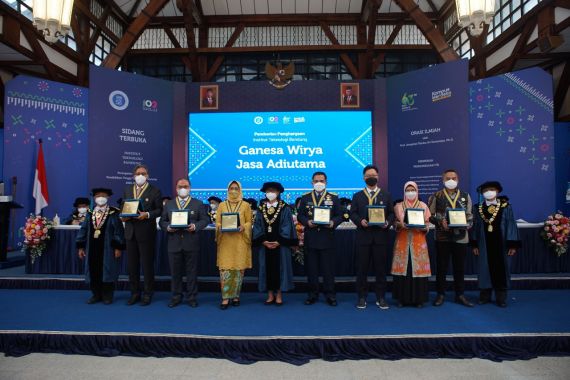 Yayasan Beasiswa Daewoong Dapat Penghargaan dari ITB - JPNN.COM