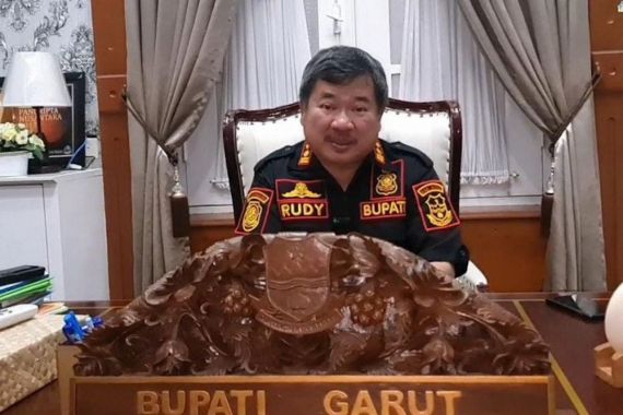 Bupati Rudy Gunawan Tetapkan Status Darurat Bencana Banjir di Garut - JPNN.COM