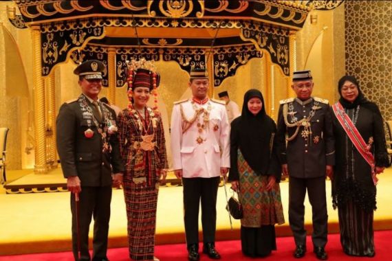 Panglima TNI Jenderal Andika Menerima Bintang Penghargaan Dari Sultan Brunei - JPNN.COM