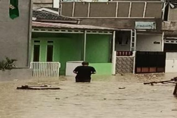 Sabtu Sore, 10 Titik di Kabupaten Bekasi Masih Banjir, Berikut Daftarnya - JPNN.COM