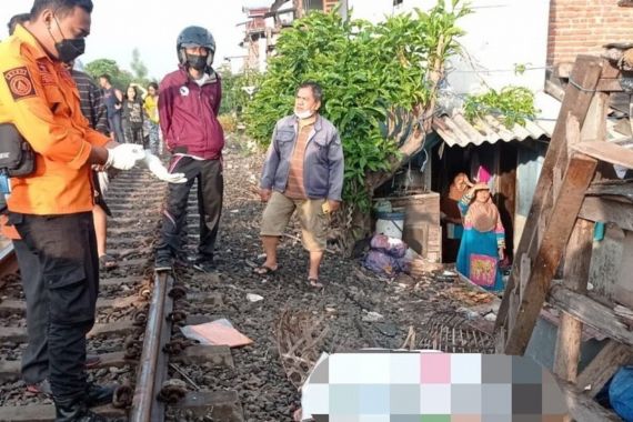 Seorang Kakek di Surabaya Tewas Ditabrak Kereta Api, Kondisi Mengenaskan - JPNN.COM
