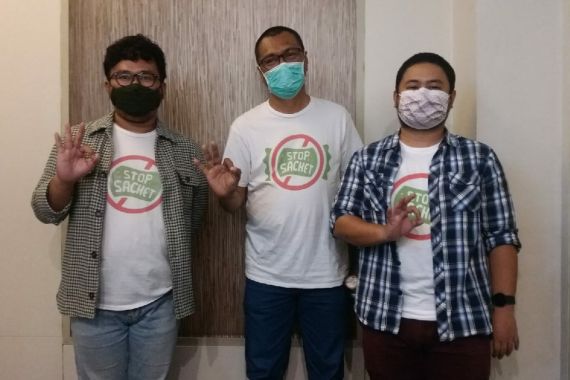 Tim Ekspedisi Menemukan Sungai Ciliwung Dibanjiri Sampah Saset, Bahaya! - JPNN.COM