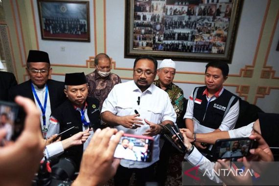Menag Yaqut Peringatkan Maskapai tak Mengubah Jadwal Penerbangan Jemaah Haji Seenaknya - JPNN.COM