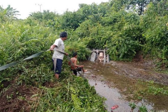 Mantan Pejabat Kemenag Kecelakaan, 6 Orang Tewas, Berikut Identitasnya - JPNN.COM