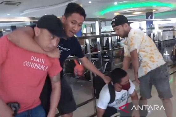 3 Orang Ditangkap Polisi di Makassar, Salah Satu Berbadan Tegap, Lihat Itu - JPNN.COM