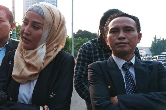 Cynthiara Alona Mengaku Didesak Menandatangani Penjualan Kos-kosan - JPNN.COM