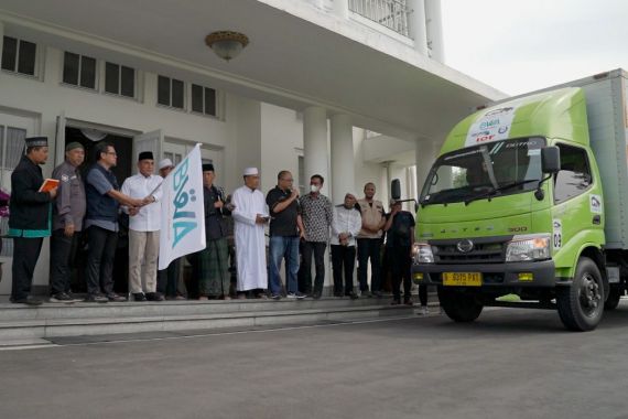 Gubernur Sumut dan BWA Distribusikan 30 Ribu Al-Qur'an hingga Aceh - JPNN.COM