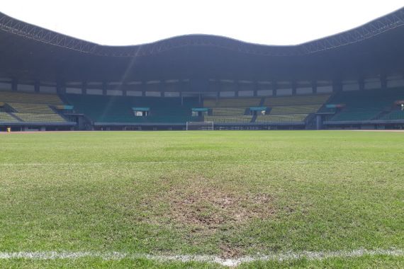 Seusai Gelar AFF U-19, Rumput Stadion Patriot Candrabhaga Bekasi Rusak, Lihat Tuh - JPNN.COM