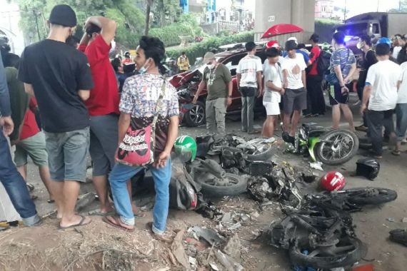 Update Terkini Korban Tewas Kecelakaan Truk Pertamina di Cibubur - JPNN.COM