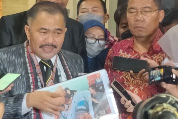 Keluarga Brigadir J Memohon kepada Jokowi Menonaktifkan Irjen Ferdy Sambo - JPNN.COM