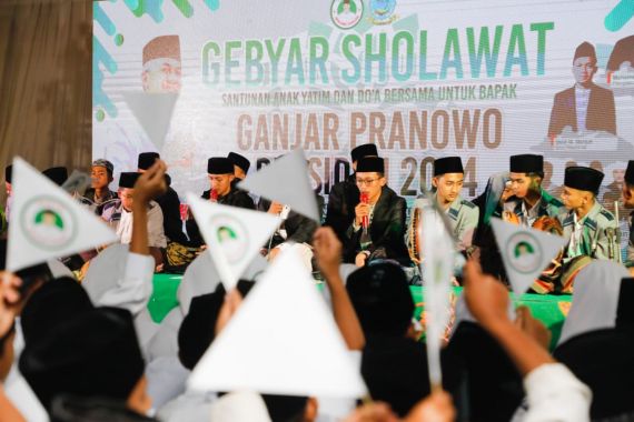 Ribuan Santri di Jabar Gelar Selawat dan Doa Untuk Ganjar Pranowo - JPNN.COM