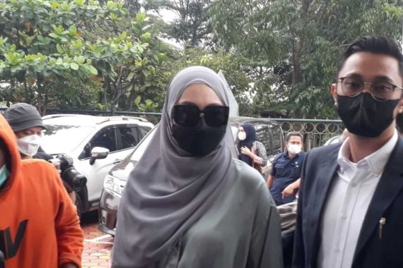 Putri Delina Dituding Penyebab Sule Digugat Cerai, Nathalie Holscher Bilang Begini - JPNN.COM
