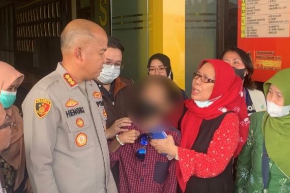 Viral Remaja di Bekasi Diduga Dianiaya Orang Tuanya, Kaki Dirantai, Tak Diberi Makan - JPNN.COM