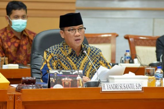 Yandri Susanto Minta Pemerintah Benahi Pelaksanaan Manasik Haji, Ini Alasannya - JPNN.COM