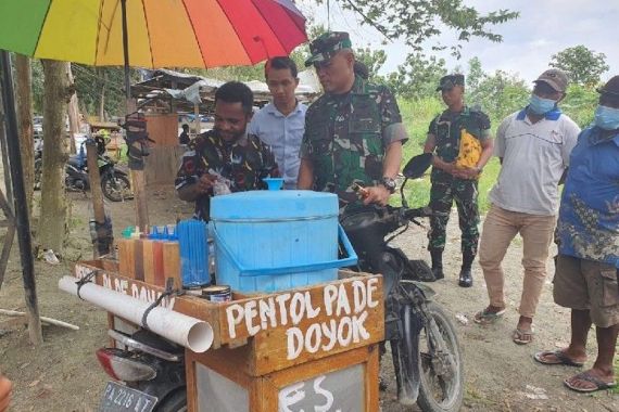 Bertemu Penjual Cilok yang Putus Kuliah, Brigjen Sembiring Langsung Bereaksi, Top - JPNN.COM