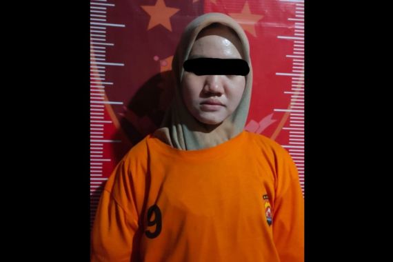 Perempuan Berhijab Ini Ditangkap Polisi, Kasusnya Bikin Miris Hati - JPNN.COM