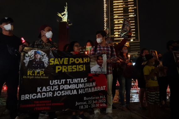 Massa Gelar Aksi 1000 Lilin Keadilan untuk Brigadir J - JPNN.COM