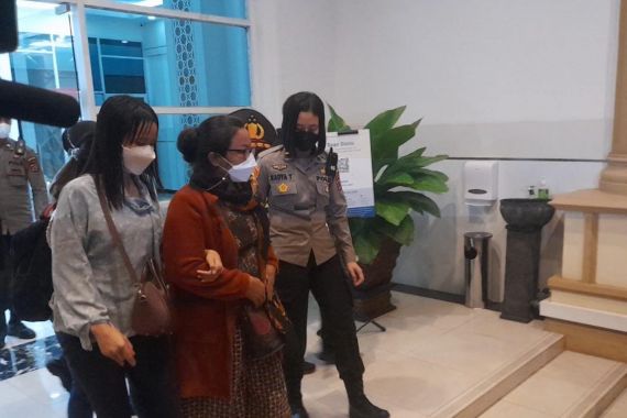 Keluarga Brigadir J Serahkan Puluhan Bukti kepada Penyidik, Analisis Kamaruddin Begini - JPNN.COM