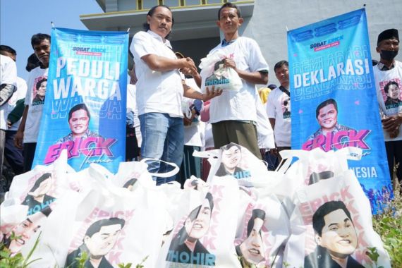 Sobat Erick Gelar Deklarasi di Jawa Timur, Bagikan Paket Sembako untuk Warga - JPNN.COM