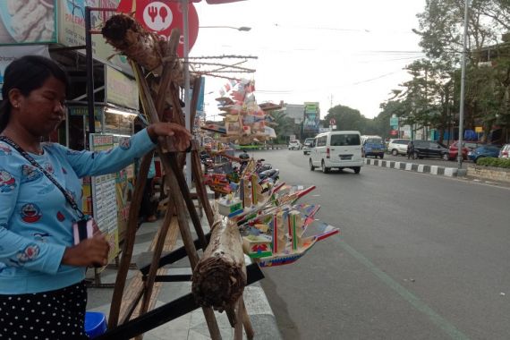 Jelang 17 Agustus, Penjualan Kapal Telok Abang di Palembang Laris Manis - JPNN.COM