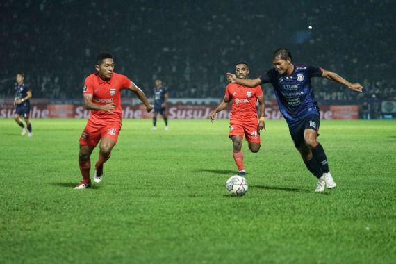 Borneo FC vs Arema FC: Diwarnai 2 Kartu Merah, Pesut Etam Gunduli Singo Edan - JPNN.COM