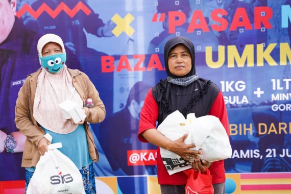 SIG Sediakan 5.000 Paket Sembako Murah, Langsung Ludes Terjual - JPNN.COM
