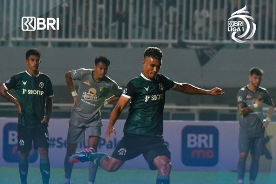 Gol Penalti Gustavo Bawa Persikabo 1973 Menang atas Persebaya - JPNN.COM