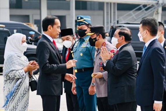 Jokowi Bawa 3 Menteri Ini dalam Pesawat, Sedangkan Luhut di China Menyiapkan Segalanya - JPNN.COM