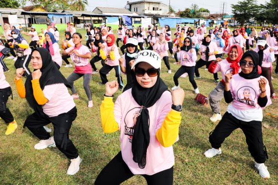 Srikandi Ganjar Lampung Menggalakkan Hidup Sehat dengan Senam Aerobik - JPNN.COM