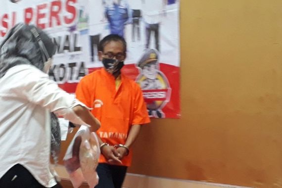 Kasus Eks Ketua RT Mencabuli Ibu dan 2 Anak di Bekasi, Suami SA: Tindak Seadil-adilnya - JPNN.COM