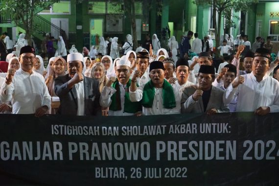 Santri di Blitar Doakan Ganjar Pranowo Berhasil di Pilpres 2024 - JPNN.COM