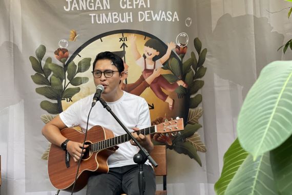 Penuh Tangisan, Febri Noviardi Merilis Lagu Jangan Cepat Tumbuh Dewasa - JPNN.COM