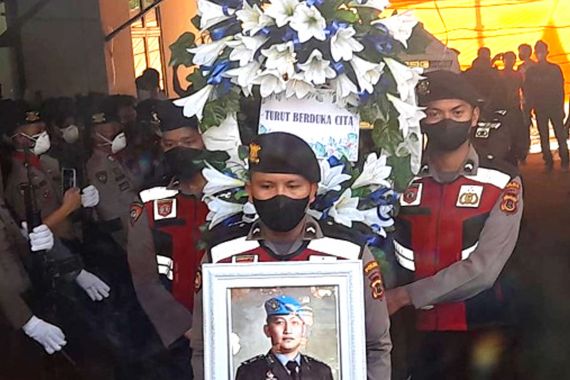 Pemakaman Secara Kedinasan Polri Mengembalikan Martabat Brigadir J - JPNN.COM