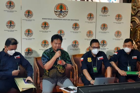 Tim Gakkum KLHK Tangkap Pelaku Pembuangan Limbah Berbahaya di Karawang - JPNN.COM