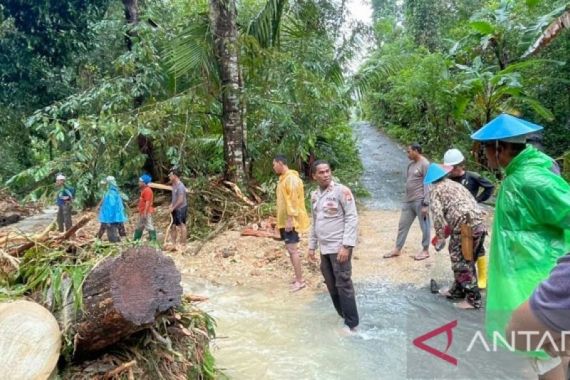 2 Rumah di Pulau Haruku Hanyut Terbawa Arus Banjir - JPNN.COM