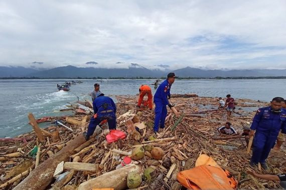 Tim SAR Terus Berupaya Maksimal Mencari 4 Korban Banjir Bandang di Torue - JPNN.COM