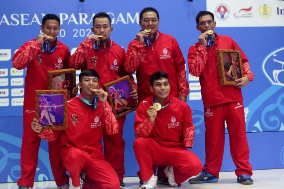 Tim Bulu Tangkis Persembahkan Medali Emas Pertama untuk Indonesia pada Ajang ASEAN Para Games 2022 - JPNN.COM