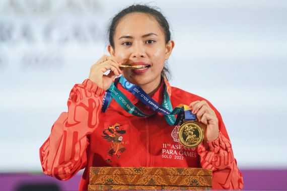 Sumbang Emas, Ni Nengah Widiasih Pecahkan Rekor Baru di ASEAN Para Games 2022 - JPNN.COM