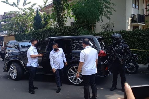 Komjen Agus Tiba di Rumah Ferdy Sambo dengan Mobil Mewah, Spesifikasi Mesinnya Ngeri! - JPNN.COM