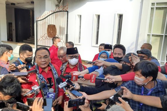 Daftarkan 477.777 Kader PDIP ke KPU, Bambang Pacul: Salah Satu yang Unik dari Kami - JPNN.COM