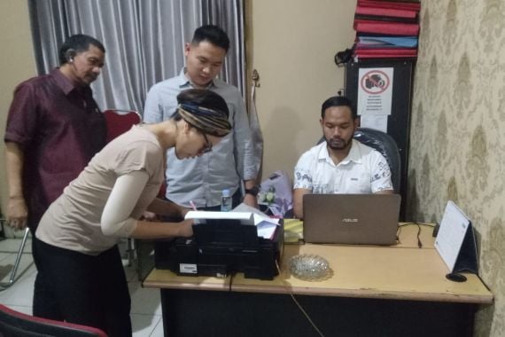 Penampakan Nikita Mirzani Saat Menjalani Wajib Lapor di Polresta Serang Kota - JPNN.COM