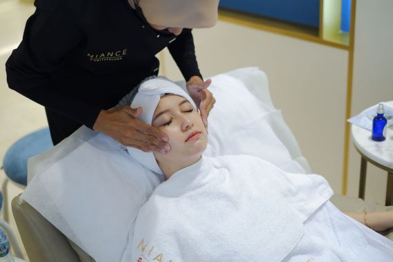 Skincare Mewah dari Swiss Ini Beri Efek Antiaging Terbaik - JPNN.COM