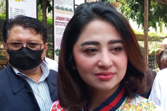 Heboh, Hewan Kurban dari Dewi Perssik Diduga Ditolak Ketua RT - JPNN.COM