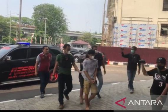 Polisi Tangkap 2 Pelaku Pemalakan Sopir Truk di Cengkareng - JPNN.COM