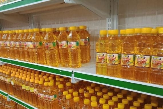 Malaysia Dihantam Inflasi, Harga Minyak Goreng Mulai Dibatasi - JPNN.COM