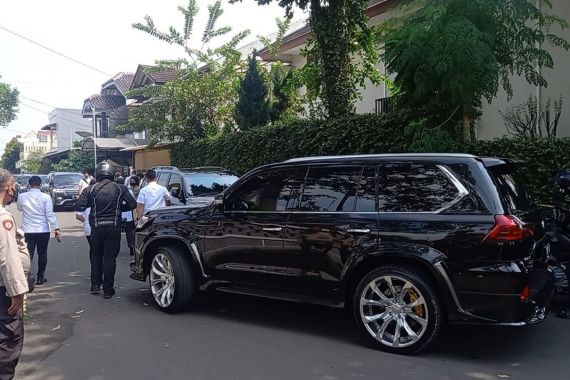 Ini Harga Mobil Mewah Komjen Agus yang Mendatangi Rumah Ferdy Sambo, Ya Ampun! - JPNN.COM