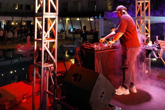 3 DJ Legendaris Tampilkan Warna Musik Baru di Vapemagz Award 2022 - JPNN.COM